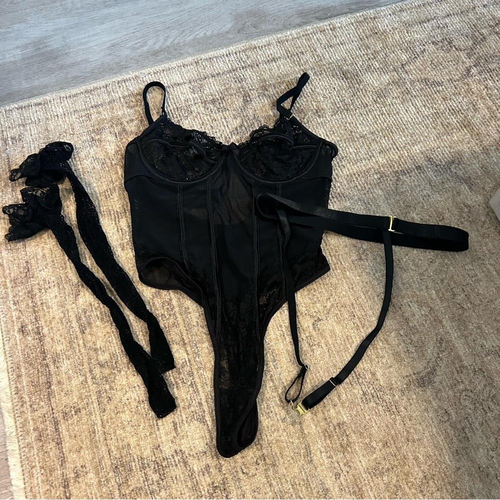 Elegant Black Lace Bodysuit Teddy with stockings fishnet and straps